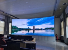 液晶拼接屏安装完毕